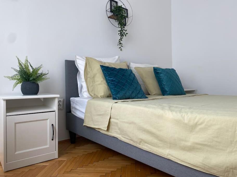 2 Bedroom Apartment With Terrace In City Center Βουκουρέστι Εξωτερικό φωτογραφία