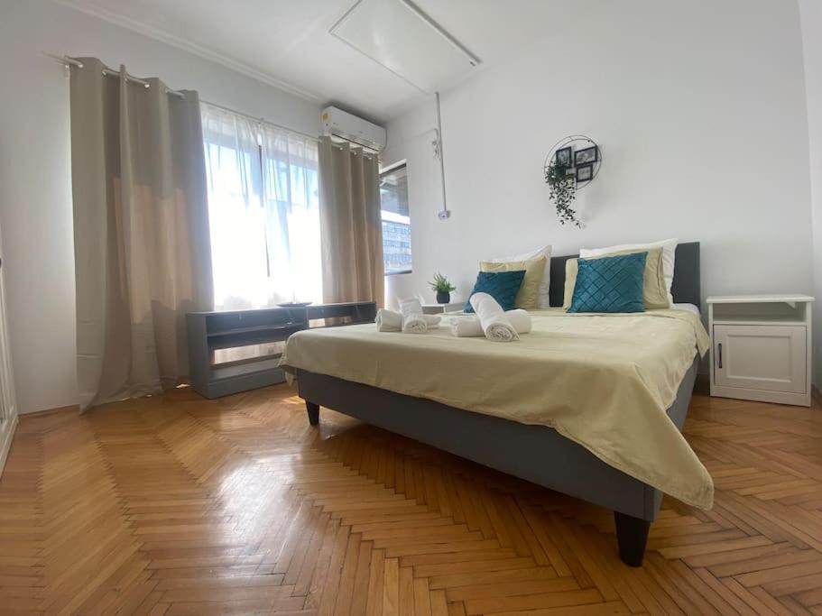 2 Bedroom Apartment With Terrace In City Center Βουκουρέστι Εξωτερικό φωτογραφία