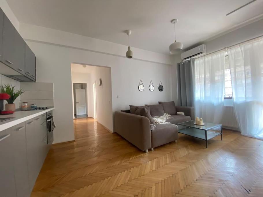 2 Bedroom Apartment With Terrace In City Center Βουκουρέστι Εξωτερικό φωτογραφία