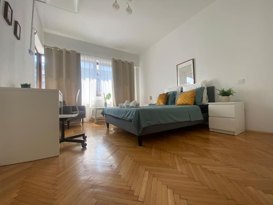 2 Bedroom Apartment With Terrace In City Center Βουκουρέστι Εξωτερικό φωτογραφία